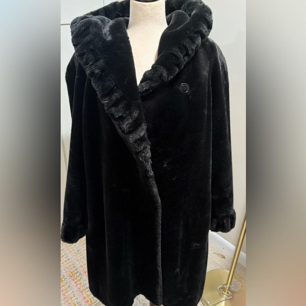 NWOT
Jones New York Black Teddy Jacket